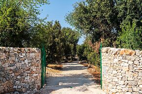 4152 Trulli Salsapariglia by Perle di Puglia