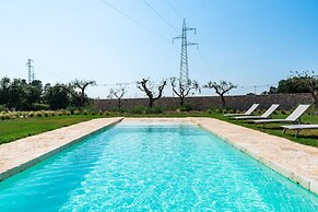 4152 Trulli Salsapariglia by Perle di Puglia