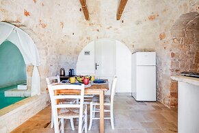 4152 Trulli Salsapariglia by Perle di Puglia