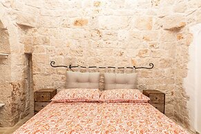 4152 Trulli Salsapariglia by Perle di Puglia