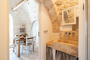 4152 Trulli Salsapariglia by Perle di Puglia