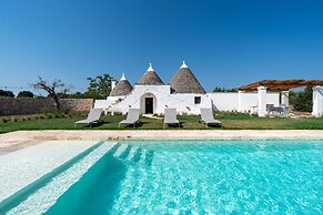 4152 Trulli Salsapariglia by Perle di Puglia