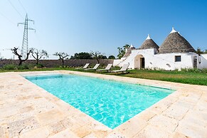 4152 Trulli Salsapariglia by Perle di Puglia