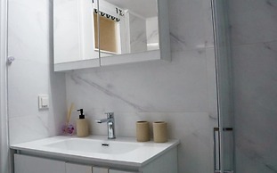 Loutraki Coastal Apartment Retreat