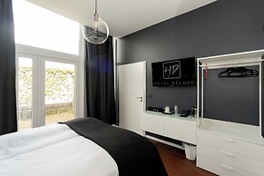 Hotel Deluxe