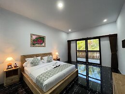 Rai Wood Carver and Homestay