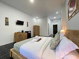 Rai Wood Carver and Homestay