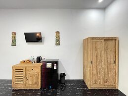 Rai Wood Carver and Homestay