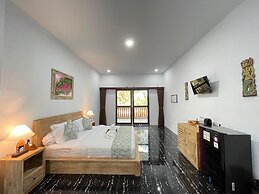 Rai Wood Carver and Homestay