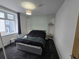 Newly Renovated 4 Bedroom House