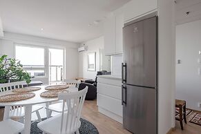 Fabulous 1BR Apt with Sauna & Views