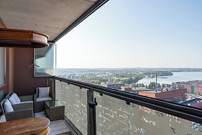 Fabulous 1BR Apt with Sauna & Views