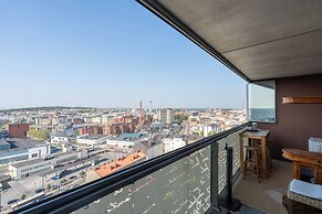 Fabulous 1BR Apt with Sauna & Views
