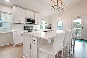Gulf Shores Cottage w/ Water Views, Walk to Beach!
