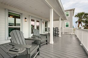 Gulf Shores Cottage w/ Water Views, Walk to Beach!