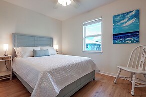 Gulf Shores Cottage w/ Water Views, Walk to Beach!