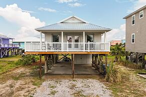 Gulf Shores Cottage w/ Water Views, Walk to Beach!