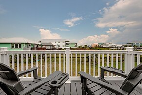 Gulf Shores Cottage w/ Water Views, Walk to Beach!