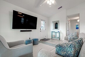 Gulf Shores Cottage w/ Water Views, Walk to Beach!