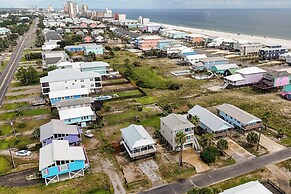 Gulf Shores Cottage w/ Water Views, Walk to Beach!