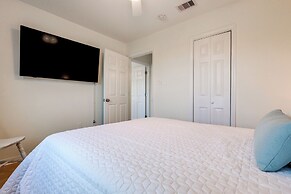 Gulf Shores Cottage w/ Water Views, Walk to Beach!