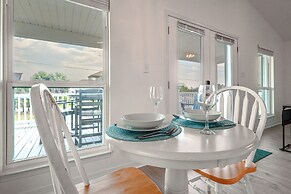 Gulf Shores Cottage w/ Water Views, Walk to Beach!