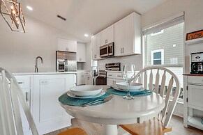 Gulf Shores Cottage w/ Water Views, Walk to Beach!