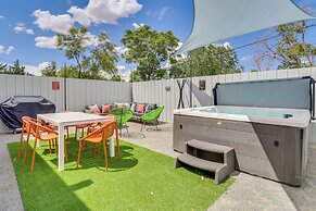 Central Albuquerque Getaway w/ Hot Tub & Grill!