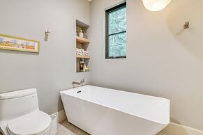 Luxury Alpine Home w/ Hot Tub: 1 Mi to Sun Valley!