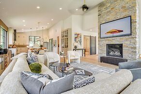 Luxury Alpine Home w/ Hot Tub: 1 Mi to Sun Valley!