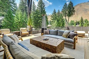 Luxury Alpine Home w/ Hot Tub: 1 Mi to Sun Valley!