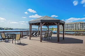 Lakefront Condo in Osage Beach: Balcony + Views!