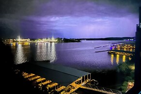 Lakefront Condo in Osage Beach: Balcony + Views!