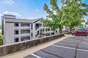 Lakefront Condo in Osage Beach: Balcony + Views!