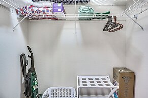 Lakefront Condo in Osage Beach: Balcony + Views!