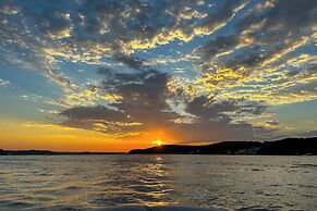 Lakefront Condo in Osage Beach: Balcony + Views!