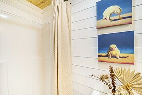 Secluded Lenoir Tiny Home w/ Private Hot Tub!