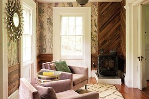 Ulster County Farmhouse Near Waterfalls & Winery!