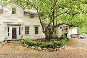 Ulster County Farmhouse Near Waterfalls & Winery!