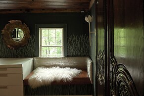 Ulster County Farmhouse Near Waterfalls & Winery!