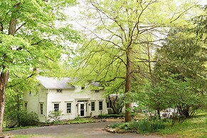 Ulster County Farmhouse Near Waterfalls & Winery!