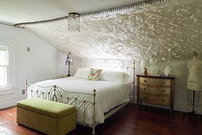Ulster County Farmhouse Near Waterfalls & Winery!