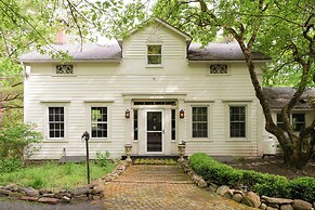 Ulster County Farmhouse Near Waterfalls & Winery!