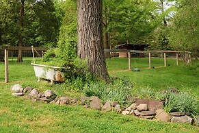 Ulster County Farmhouse Near Waterfalls & Winery!