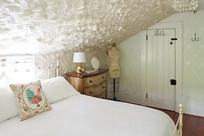 Ulster County Farmhouse Near Waterfalls & Winery!
