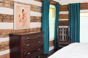 Eclectic Ulster County Cabin w/ Private Hot Tub