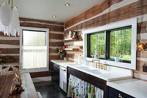 Eclectic Ulster County Cabin w/ Private Hot Tub