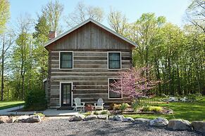 Eclectic Ulster County Cabin w/ Private Hot Tub