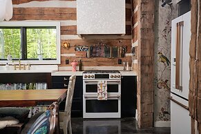 Eclectic Ulster County Cabin w/ Private Hot Tub