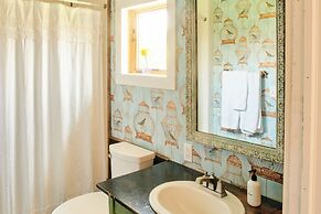 Eclectic Ulster County Cabin w/ Private Hot Tub